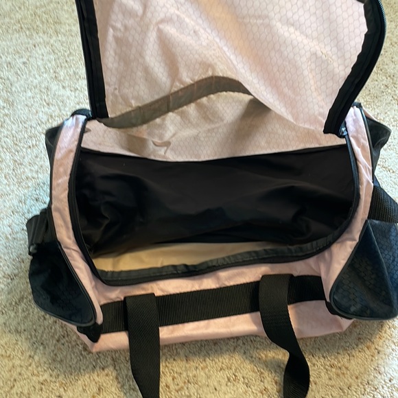 Adidas athletic pink duffle gym bag - Picture 3 of 4